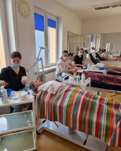 Kosmetyczka i usługi fryzjerskie 10